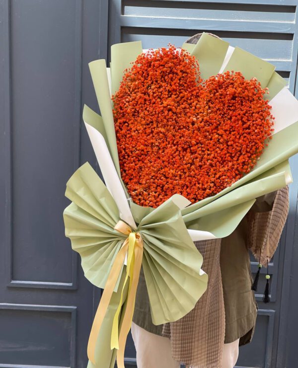 قلب نارنجی گل عروس